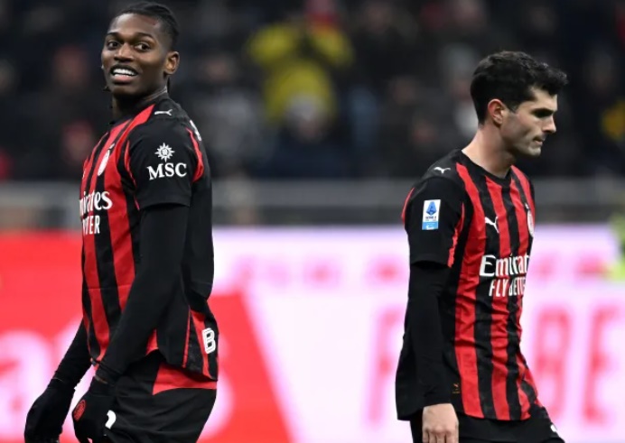 Leao và Pulisic sẽ dẫn dắt hàng công Rossoneri.