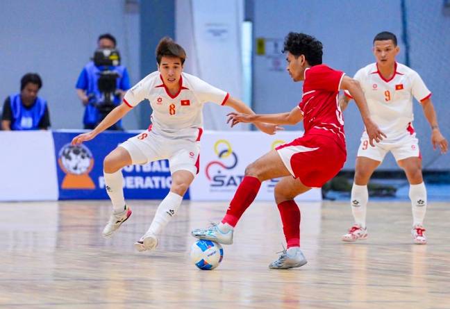 Futsal Việt Nam thua s&aacute;t n&uacute;t trước Indonesia.