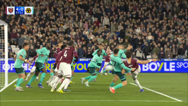 Konstantinos Mavropanos ghi b&agrave;n ấn định tỷ số 4-0 cho West Ham.