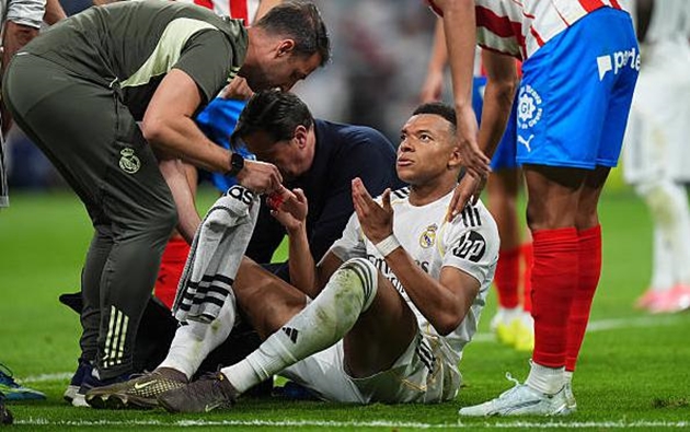 Ảnh bài viết Arbeloa nổi giận vì VAR ngó lơ quả phạt đền của Mbappe