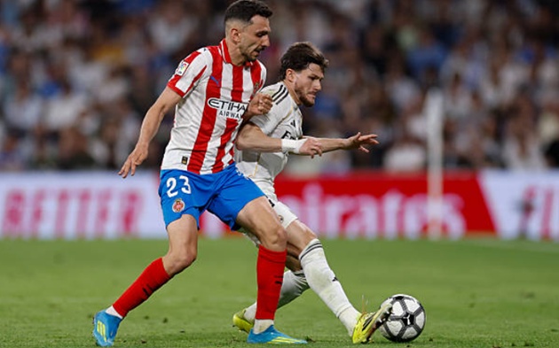 Fran Garcia (6.8): Duy trì tốt chiều rộng đội hình bên cánh trái và thực hiện ổn nhiệm vụ lùi về bọc lót