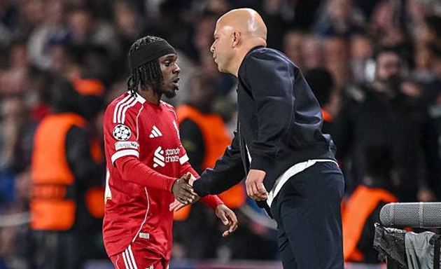 Arne Slot chỉ c&ograve;n hơn 1 th&aacute;ng để gi&uacute;p Liverpool cứu rỗi m&ugrave;a giải.