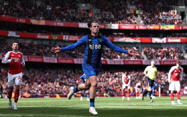 Bournemouth bất ngờ đánh bại Arsenal ngay tại Emirates.