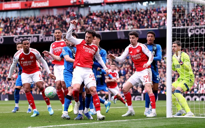 Martin Zubimendi (6,2): Thường xuyên giữ bóng quá lâu, tự đẩy bản thân vào thế khó.