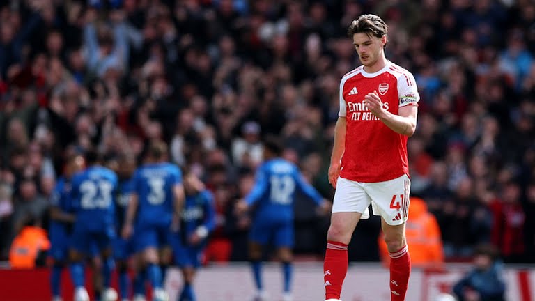 Declan Rice (6,4): Đeo băng đội trưởng trận này và đã cày ải hết mình để cố gắng kéo cả đội tiến lên.