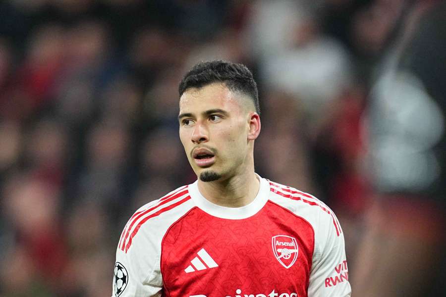 Gabriel Martinelli (6): Anh chìm nghỉm bên hành lang cánh trái.