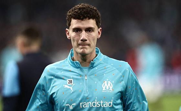 Benjamin Pavard nằm trong tầm ngắm của Manchester United.