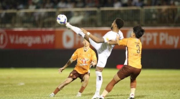 HAGL gây bất ngờ khi đả bại Nam Định.