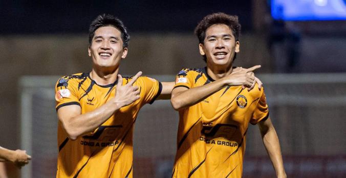 Ngọc Mỹ phải nén đau ra sân khi Thanh Hóa gặp khó khăn về lực lượng.