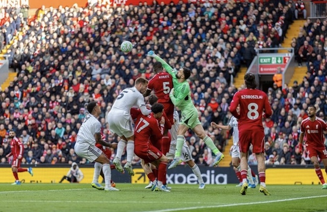 Giorgi Mamardashvili (8,1): Không phải hoạt động quá vất vả, nhưng thủ thành người Georgia vẫn có một vài pha cứu thua chắc chắn và quan trọng trong hiệp một.