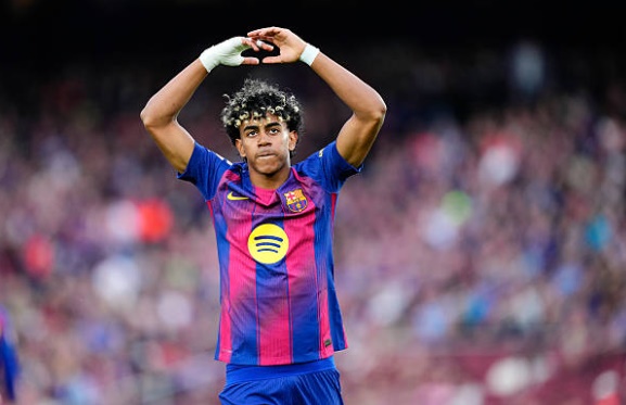 Yamal tỏa sáng giúp Barca tiến gần đến ngôi vương.