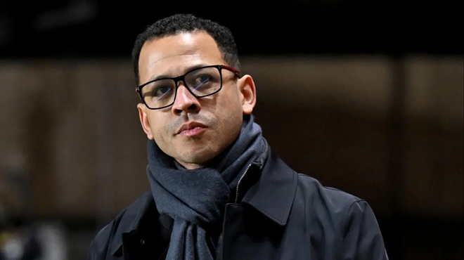 Ảnh bài viết Fan Chelsea cầu xin Rosenior "buông" trận gặp Man City vì "đại cục"