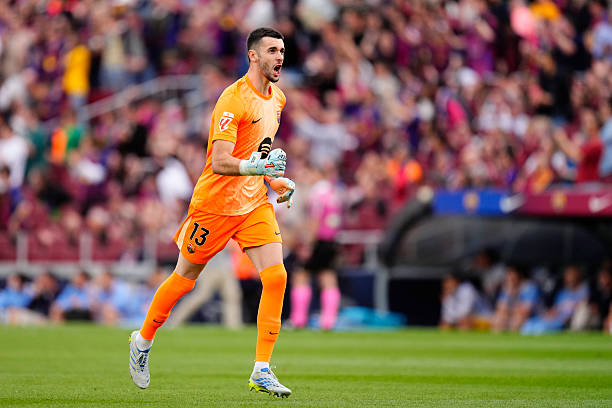 Joan Garcia — 7.1 điểm: Không thể làm gì hơn để cản phá cú sút của Lozano. Thi đấu điềm tĩnh, không ngại va chạm và phân phối bóng chính xác.