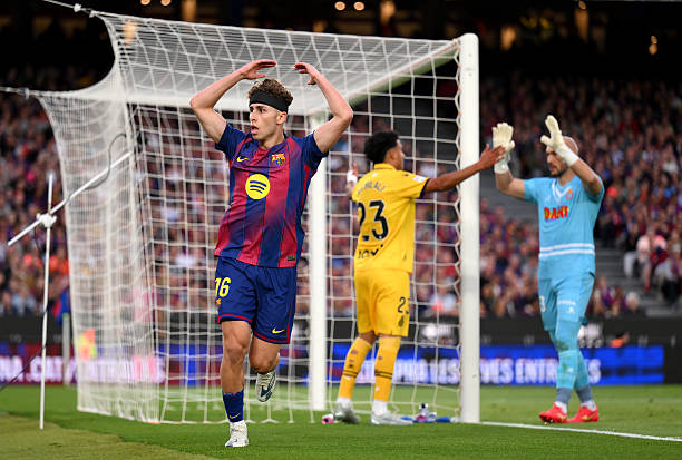 Fermin Lopez — 6.9 điểm: Có những tình huống luân chuyển bóng giữa các tuyến khá nỗ lực, nhưng lại thiếu đi sự sắc bén cần thiết. Fermin mang đến một vài tia sáng trên hàng công nhưng đôi khi lại tỏ ra quá vội vàng trong các quyết định dứt điểm.