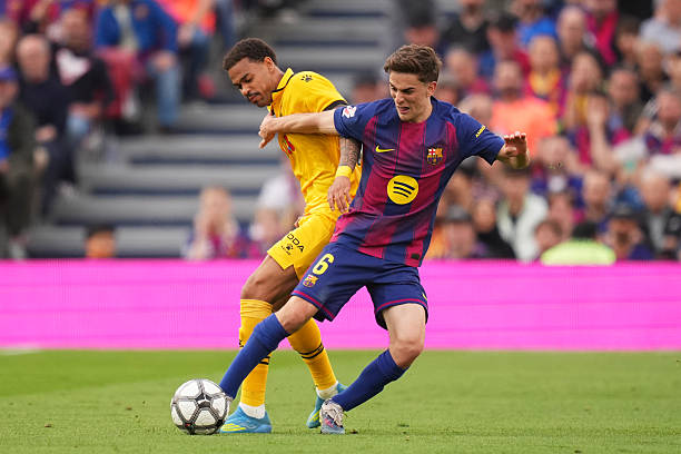 Gavi — 7.0 điểm: Trong lần đá chính đầu tiên của mùa giải, tinh thần chiến đấu máu lửa của Gavi đã được thể hiện trọn vẹn, dù anh phải nhận một thẻ vàng và còn thiếu sự sáng sủa ở khu vực 1/3 cuối sân. Trong ngày vắng Raphinha, Gavi lĩnh xướng trọng trách pressing tầm cao, ép đối thủ phải mất bóng nhiều lần.