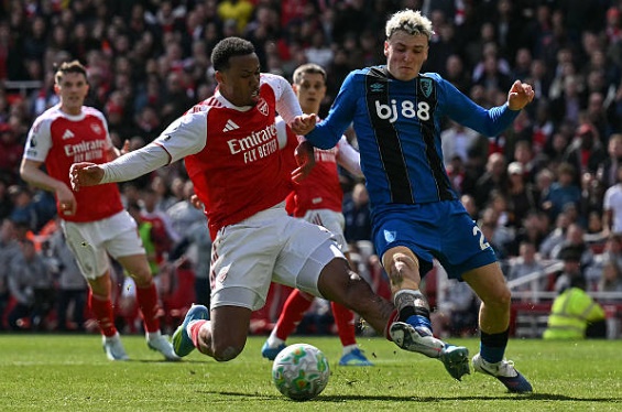 Ảnh bài viết Hargreaves khẳng định chỉ 2 cầu thủ Arsenal chơi đúng sức