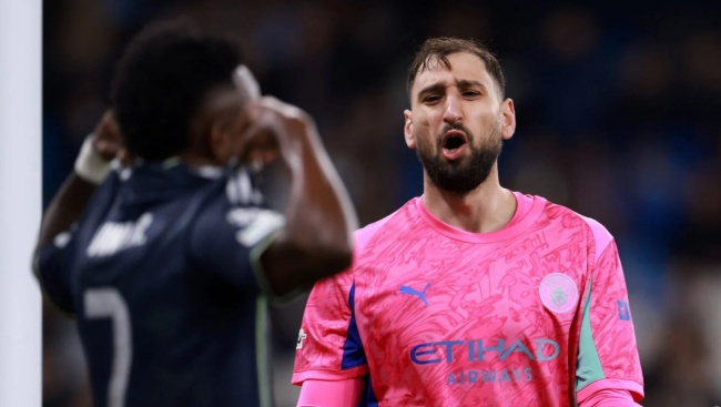 Gianluigi Donnarumma trong màu áo Man City.