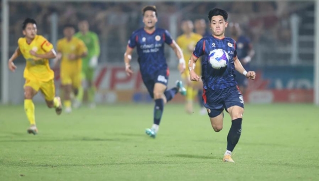 Đ&igrave;nh Bắc ghi b&agrave;n kh&ocirc;ng thể gi&uacute;p C&ocirc;ng an H&agrave; Nội gi&agrave;nh chiến thắng.