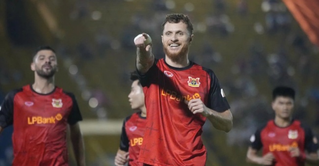 Ảnh bài viết Văn Thuận - Geovane tỏa sáng, Ninh Bình hạ Becamex TPHCM