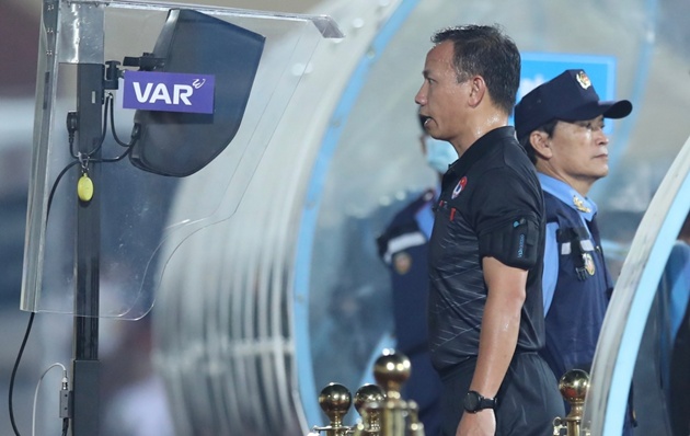 Trọng tài Nguyễn Trung Kiên không cho Nam Định hưởng phạt đền