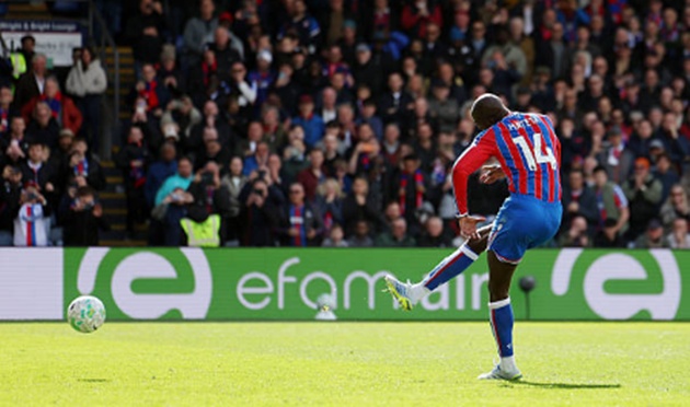 Palace vượt qua chính Newcastle trên BXH