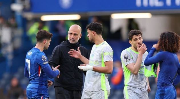 Ảnh bài viết Gary Neville nhắn Arsenal đừng sợ Man City