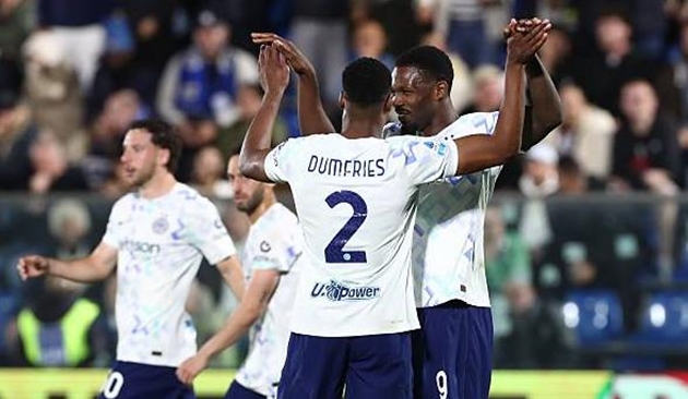 Inter Milan ngược d&ograve;ng hạ Como tr&ecirc;n s&acirc;n kh&aacute;ch.