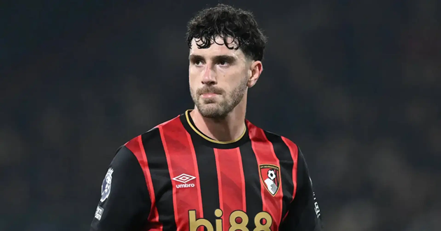 Senesi được nhiều đội bóng lớn nước Anh quan tâm.