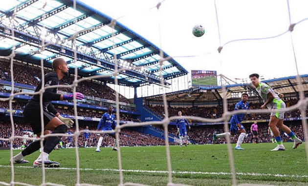 Nico O’Reilly (7.9): Mở ra chiến thắng bằng cú đánh đầu dũng mãnh, sự dâng cao tự do của anh là yếu tố then chốt giúp Man City xoay chuyển thế trận trong hiệp hai.

Abdukodir Khusanov (7.6): Duy trì sự tập trung cao độ với pha chặn bóng quan trọng trước Joao Pedro và suýt lập siêu phẩm từ một tình huống dứt điểm tầm xa.

Matheus Nunes (7.6): Vượt qua khó khăn ở hiệp một để chơi ổn định hơn trong hiệp hai, thể hiện sự chắc chắn và kinh nghiệm cần thiết nơi hành lang cánh.

Rayan Cherki (7.8): Có cú đúp kiến tạo đẳng cấp trong hiệp hai, thể hiện nhãn quan chiến thuật tuyệt vời và kỹ thuật cá nhân điêu luyện.

Rodri (7): Dù khởi đầu chậm chạp và thường xuyên phải đuổi bóng, anh đã kịp lấy lại nhịp độ để kiểm soát hoàn toàn khu trung tuyến trong hiệp hai.

Bernardo Silva (7): Hoàn thành tốt vai trò điều tiết và hỗ trợ phòng ngự từ xa, đánh dấu cột mốc 451 lần ra sân bằng một tinh thần thi đấu bền bỉ.

Jeremy Doku (8.2): Là mũi khoan phá lợi hại nhất bên hành lang cánh, kết thúc màn trình diễn ấn tượng bằng pha dứt điểm lạnh lùng ấn định chiến thắng cho Man City.

Antoine Semenyo (7.2): Chơi nỗ lực với những pha đi bóng trực diện và đưa ra nhiều quyết định hợp lý, dù hơi tiếc nuối khi không thể tự mình ghi bàn.

Erling Haaland (7): Tiếp tục tịt ngòi nhưng đóng góp lớn vào lối chơi chung nhờ khả năng làm tường, thu hút hậu vệ tạo khoảng trống cho các đồng đội lập công.