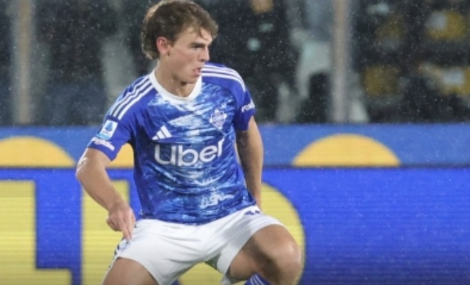 Nico Paz trong màu áo Como.