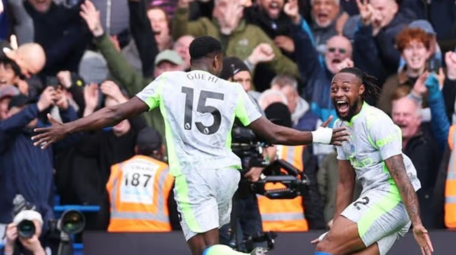 Ảnh bài viết Bản lĩnh kẻ đi săn giúp Man City dồn ép Arsenal