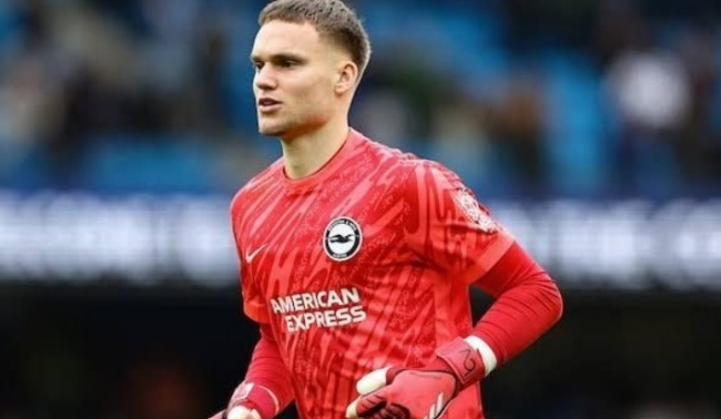 Thủ môn Bart Verbruggen của Brighton.