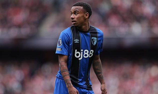 Liverpool đang cạnh tranh với Chelsea để giành chữ ký của Eli Junior Kroupi.