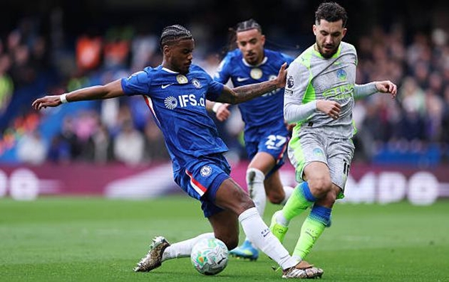 Manchester City dễ d&agrave;ng đ&aacute;nh bại Chelsea tr&ecirc;n s&acirc;n kh&aacute;ch.