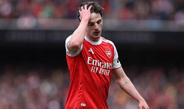 Arsenal phải đề ph&ograve;ng với sự thăng hoa của Manchester City trong thời gian qua.