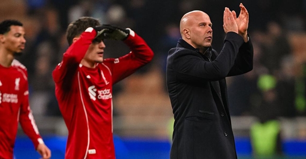 Arne Slot và các học trò đang tìm kiếm phép màu tại Anfield.