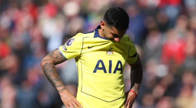 Ảnh bài viết Ben Foster chỉ trích Romero bật khóc khi Spurs lâm nguy