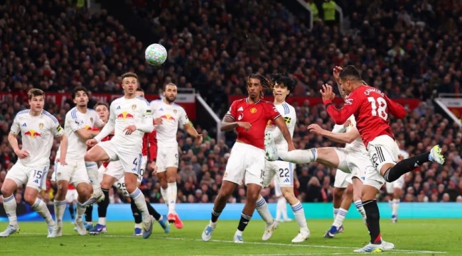 Casemiro ghi b&agrave;n cho MU.