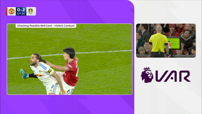 T&igrave;nh huống Martinez nhận thẻ đỏ.