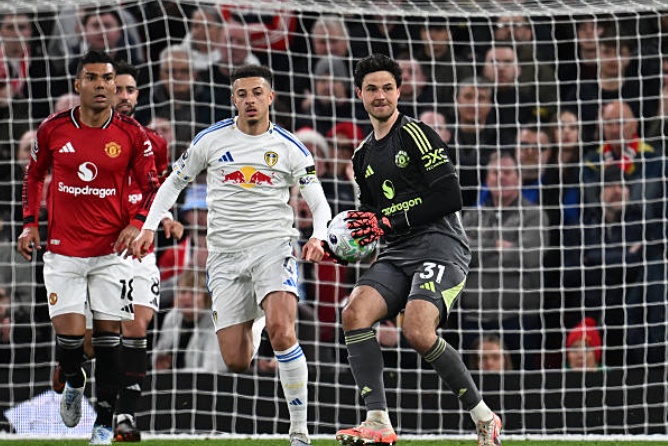 Senne Lammens (6.2): Thủ th&agrave;nh trẻ đ&atilde; c&oacute; một ng&agrave;y thi đấu đầy vất vả. D&ugrave; c&oacute; pha cứu thua xuất thần trước c&uacute; dứt điểm của Calvert-Lewin, anh vẫn phải v&agrave;o lưới nhặt b&oacute;ng hai lần do lỗi hệ thống ph&ograve;ng ngự. Lammens cho thấy phản xạ tốt nhưng cần cải thiện khả năng chỉ huy h&agrave;ng thủ.