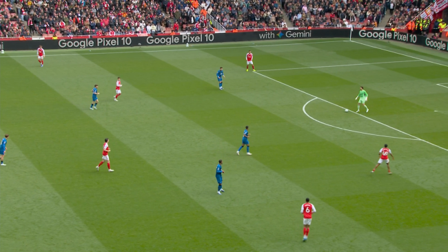 Bournemouth pressing ngay tr&ecirc;n phần s&acirc;n Arsenal.