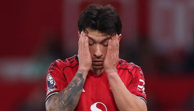 Ảnh bài viết Carragher và Carrick nổi đóa vì Martinez bị đuổi do kéo tóc