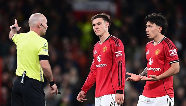 Ảnh bài viết Neville chê hàng tiền vệ MU chơi như những người xa lạ