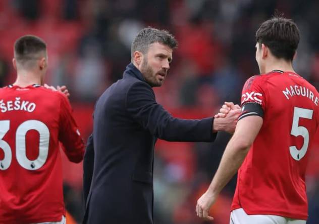 Carrick nguy cơ không có sự phục vụ của Maguire ở trận đại chiến với Chelsea.
