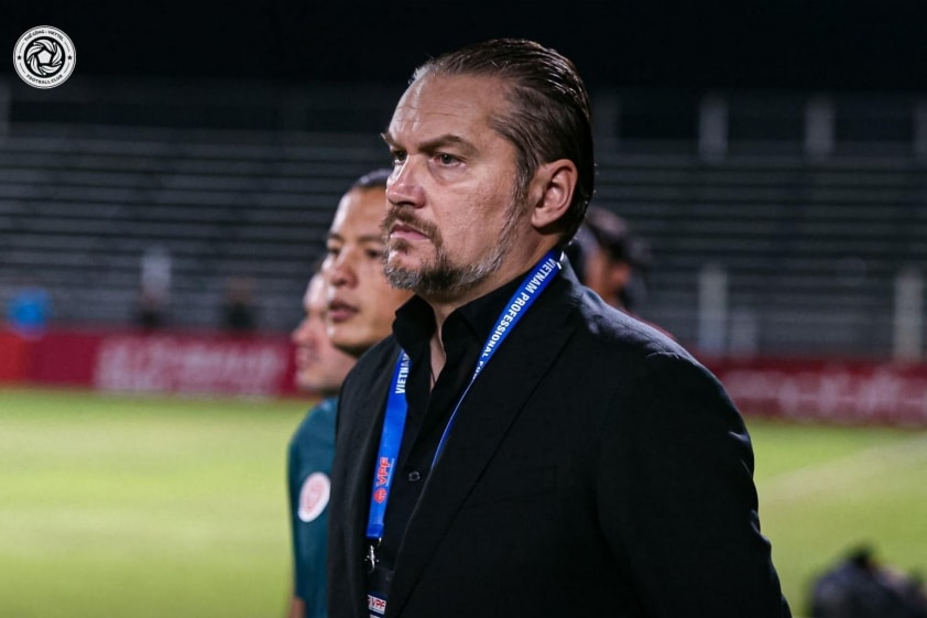 Ảnh bài viết Nổi nóng với trọng tài, HLV Popov bị cấm 4 trận