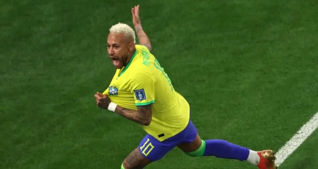 Neymar trong m&agrave;u &aacute;o Brazil.