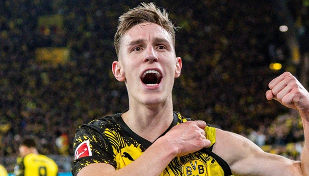 Real theo đuổi Nico Schlotterbeck.