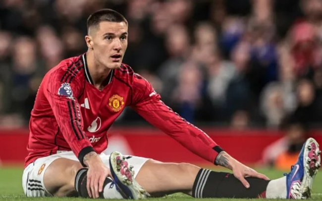 Ảnh bài viết Van der Sar chỉ ra sai lầm của Carrick trong trận thua Leeds