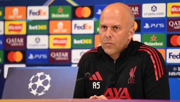 Arne Slot dùng 'biến số' Ekitike giải mã bài toán PSG