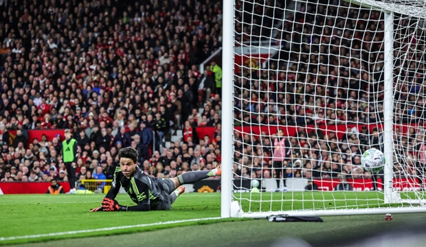 Trận thua đáng tiếc của Senne Lammens và Man United.